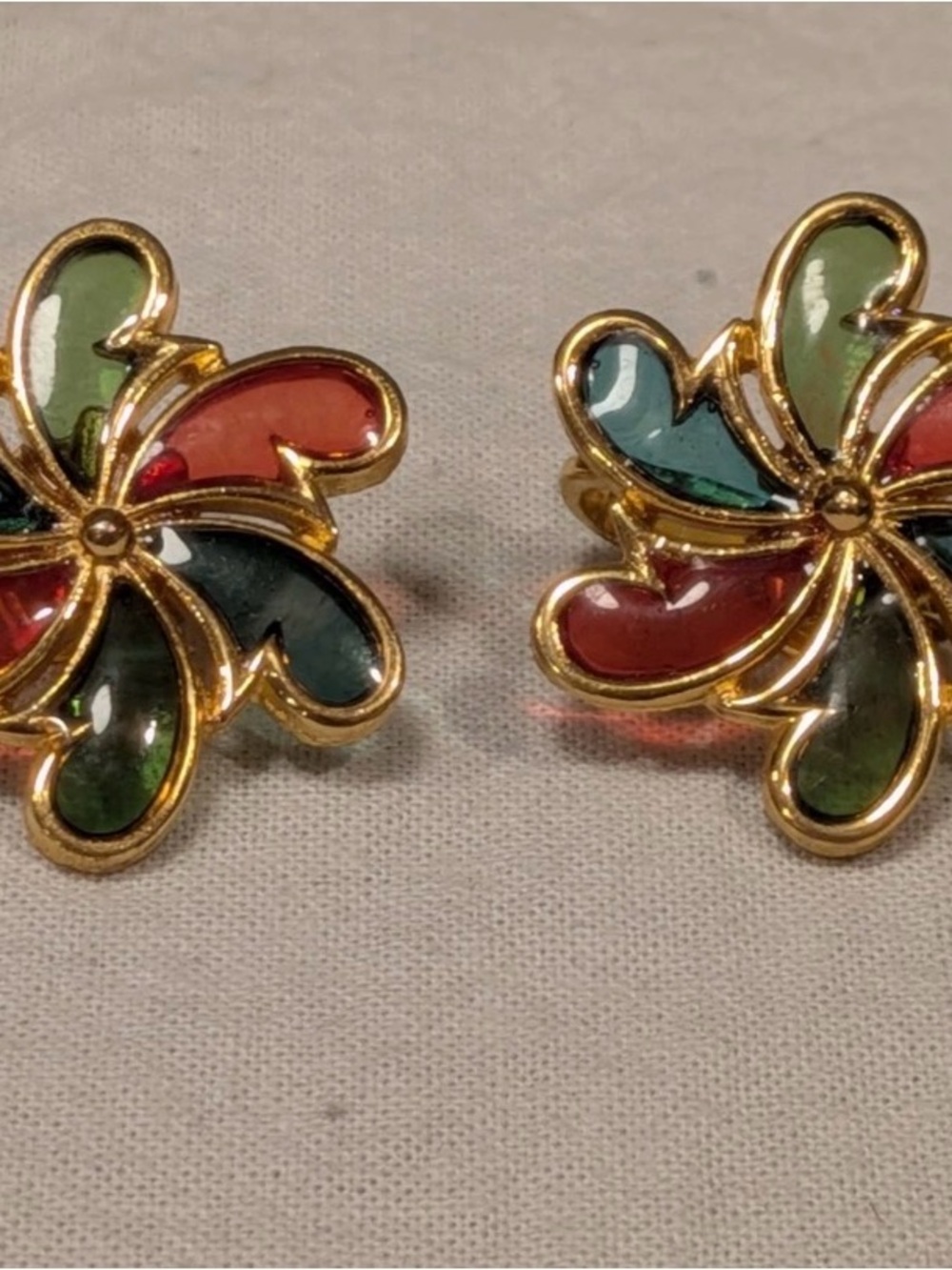 Vintage Signed Crown Trifari Mosaics Plique A Jour Clip Earrings